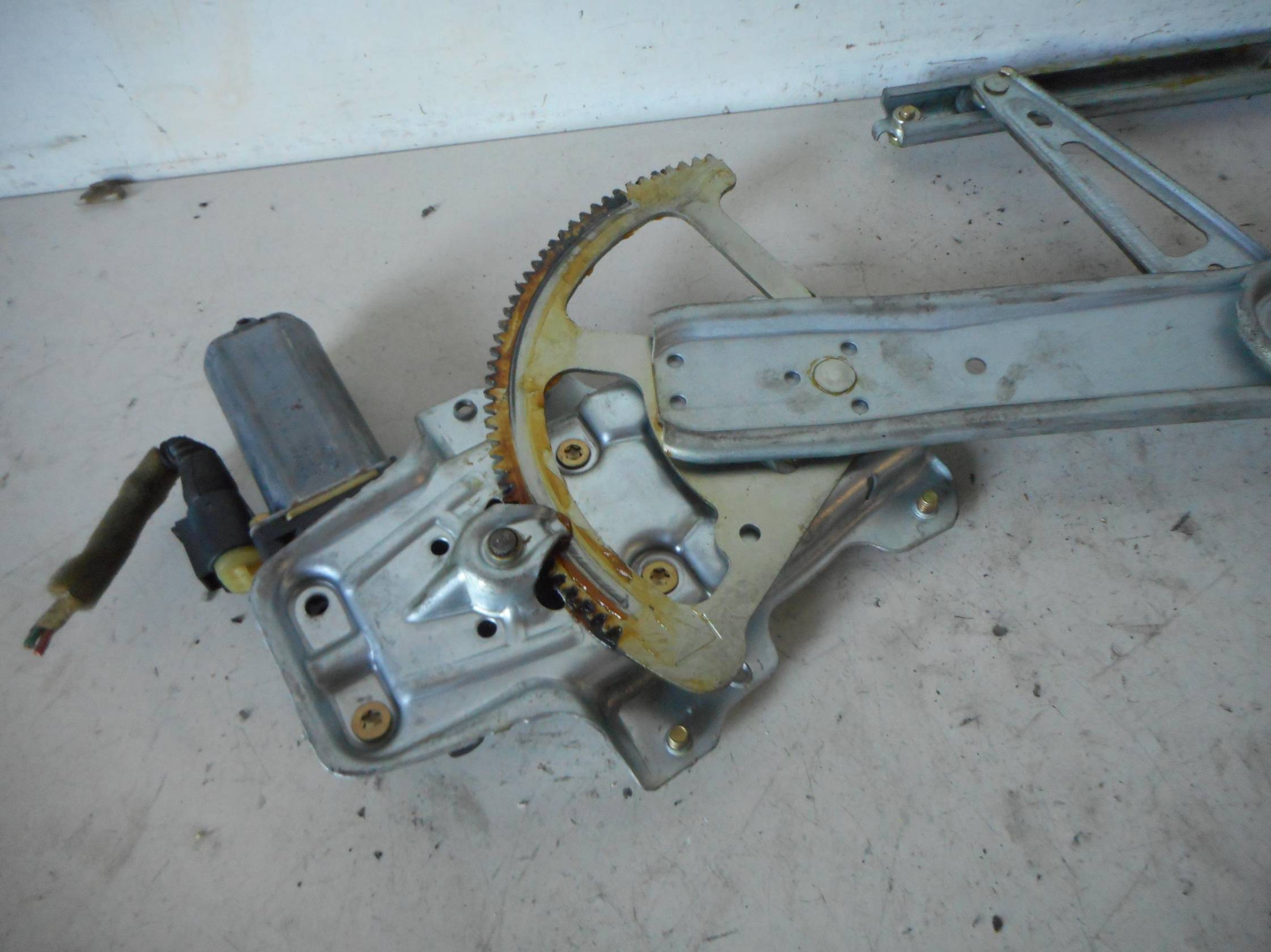 Alzacristallo porta ant. sx.